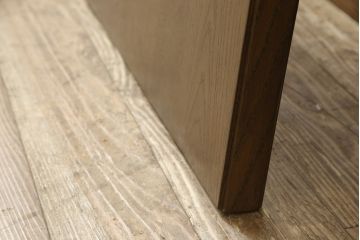 木製ドアをリペア&カスタム!高さをリサイズし、ローラー締まりを新しい物に交換。新材にて補修・加工した箇所は出来る限り本体の色味に合わせて着色。(扉、建具、ヴィンテージ)