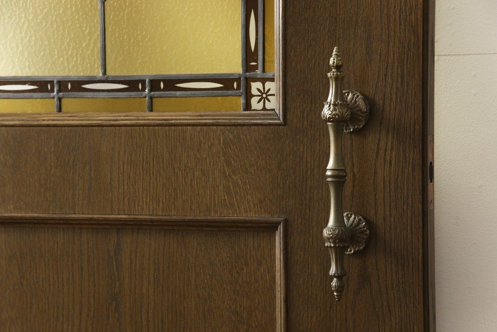 木製ドアをリペア&カスタム!高さをリサイズし、ローラー締まりを新しい物に交換。新材にて補修・加工した箇所は出来る限り本体の色味に合わせて着色。(扉、建具、ヴィンテージ)