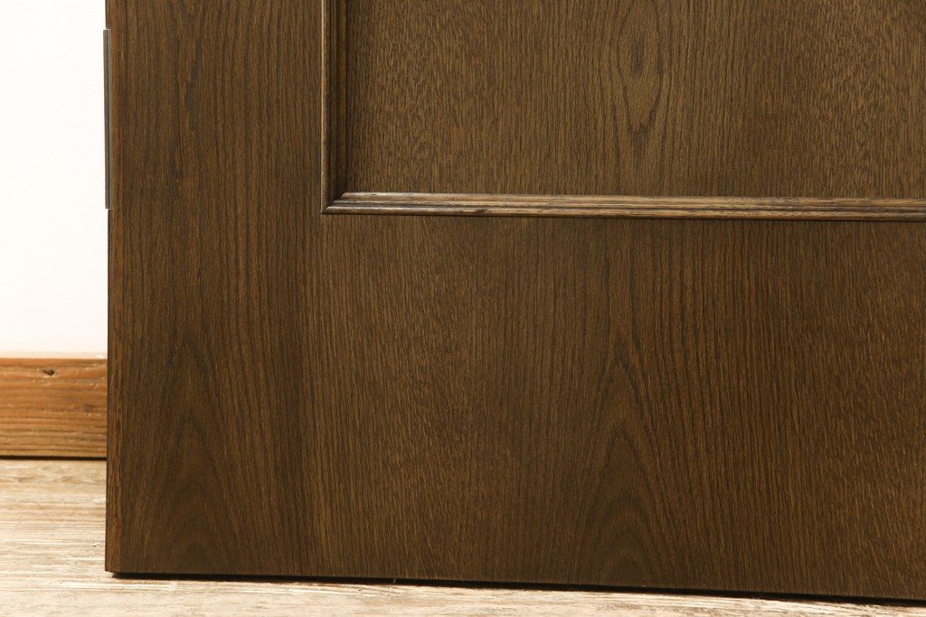 木製ドアをリペア&カスタム!高さをリサイズし、ローラー締まりを新しい物に交換。新材にて補修・加工した箇所は出来る限り本体の色味に合わせて着色。(扉、建具、ヴィンテージ)