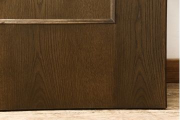 木製ドアをリペア&カスタム!高さをリサイズし、ローラー締まりを新しい物に交換。新材にて補修・加工した箇所は出来る限り本体の色味に合わせて着色。(扉、建具、ヴィンテージ)