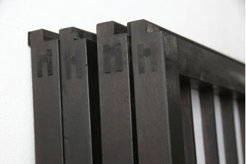 障子戸4枚をリペア&カスタム!格子部の中央を市松紋様ガラスに変更し、下段の2マスはすりガラスへ差し替え。既存の障子をプラスチック障子紙に張り替え、葵戸引手、戸車を取り付け。現状に合わせて1トーン程落ち着いた色に着色。(引き戸、建具)