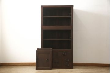 帳場箪笥をリペア&カスタム!棚板を交換し、棚受位置を調整、引き出し背板の割れを修復。金具を黒色に再塗装。本体は最も濃い箇所の色味に合わせて着色しワックス塗装。(重ね箪笥、収納棚)