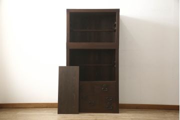 帳場箪笥をリペア&カスタム!棚板を交換し、棚受位置を調整、引き出し背板の割れを修復。金具を黒色に再塗装。本体は最も濃い箇所の色味に合わせて着色しワックス塗装。(重ね箪笥、収納棚)