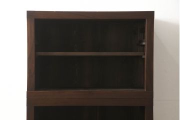 帳場箪笥をリペア&カスタム!棚板を交換し、棚受位置を調整、引き出し背板の割れを修復。金具を黒色に再塗装。本体は最も濃い箇所の色味に合わせて着色しワックス塗装。(重ね箪笥、収納棚)