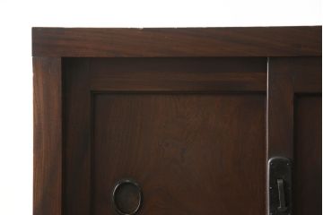 帳場箪笥をリペア&カスタム!棚板を交換し、棚受位置を調整、引き出し背板の割れを修復。金具を黒色に再塗装。本体は最も濃い箇所の色味に合わせて着色しワックス塗装。(重ね箪笥、収納棚)