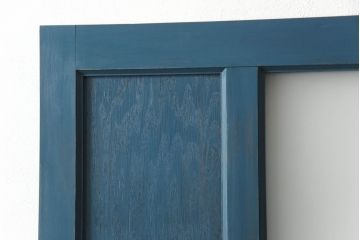 ドアをリペア&カスタム!高さと幅をリサイズし、引き戸仕様へ。上段中央の1マスにすりガラスをはめ込み、葵戸引手・戸車を取り付け。(扉、建具)