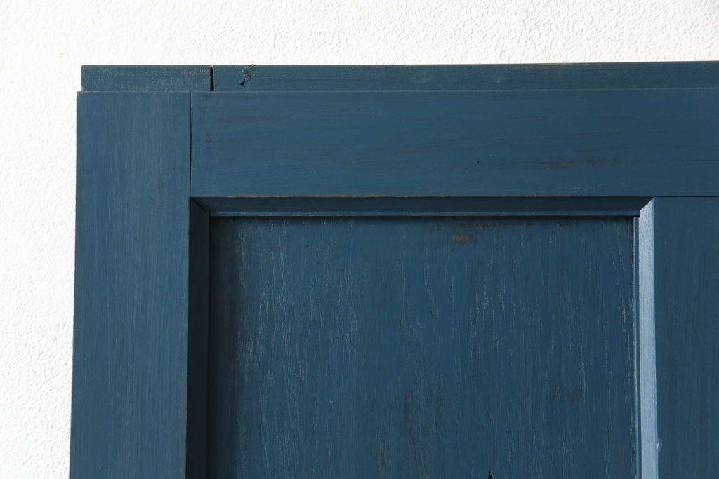 ドアをリペア&カスタム!高さと幅をリサイズし、引き戸仕様へ。上段中央の1マスにすりガラスをはめ込み、葵戸引手・戸車を取り付け。(扉、建具)