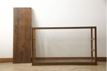 ガラスケースをリペア&カスタム!欠損している棚板を製作し、現状の品物に合わせて1トーン程落ち着いた色に着色。(ショーケース、陳列棚、飾り棚)