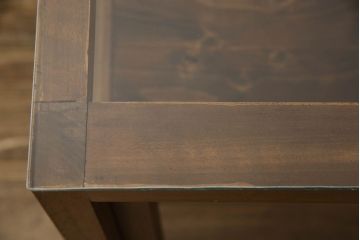ガラスケースをリペア&カスタム!欠損している棚板を製作し、現状の品物に合わせて1トーン程落ち着いた色に着色。(ショーケース、陳列棚、飾り棚)