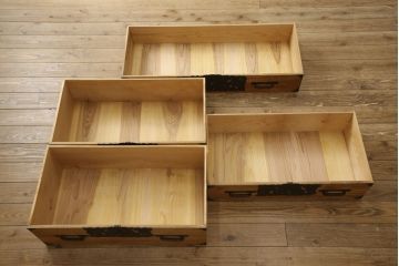 最上箪笥をリペア&カスタム!前面は現状の色味を活かしクリアワックス、側面と天板は現状の品物に合わせて1トーン程落ち着いた色に着色。(時代箪笥、桐たんす、和タンス、収納箪笥、引き出し、チェスト)
