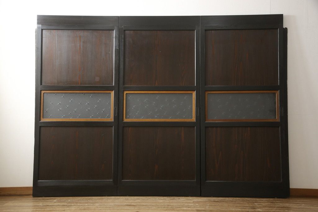 ガラス帯戸3枚をリペア&カスタム!高さをサイズし、調整式のV型戸車を取り付け。本体は現状の色味を活かして仕上げ。(建具、引き戸)