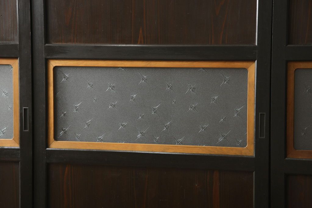 ガラス帯戸3枚をリペア&カスタム!高さをサイズし、調整式のV型戸車を取り付け。本体は現状の色味を活かして仕上げ。(建具、引き戸)