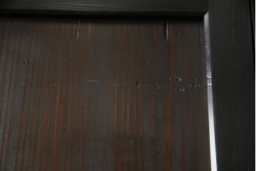 ガラス帯戸3枚をリペア&カスタム!高さをサイズし、調整式のV型戸車を取り付け。本体は現状の色味を活かして仕上げ。(建具、引き戸)