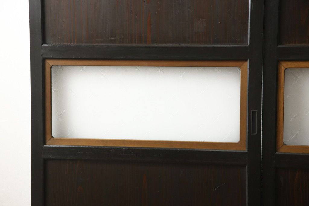 ガラス帯戸3枚をリペア&カスタム!高さをサイズし、調整式のV型戸車を取り付け。本体は現状の色味を活かして仕上げ。(建具、引き戸)