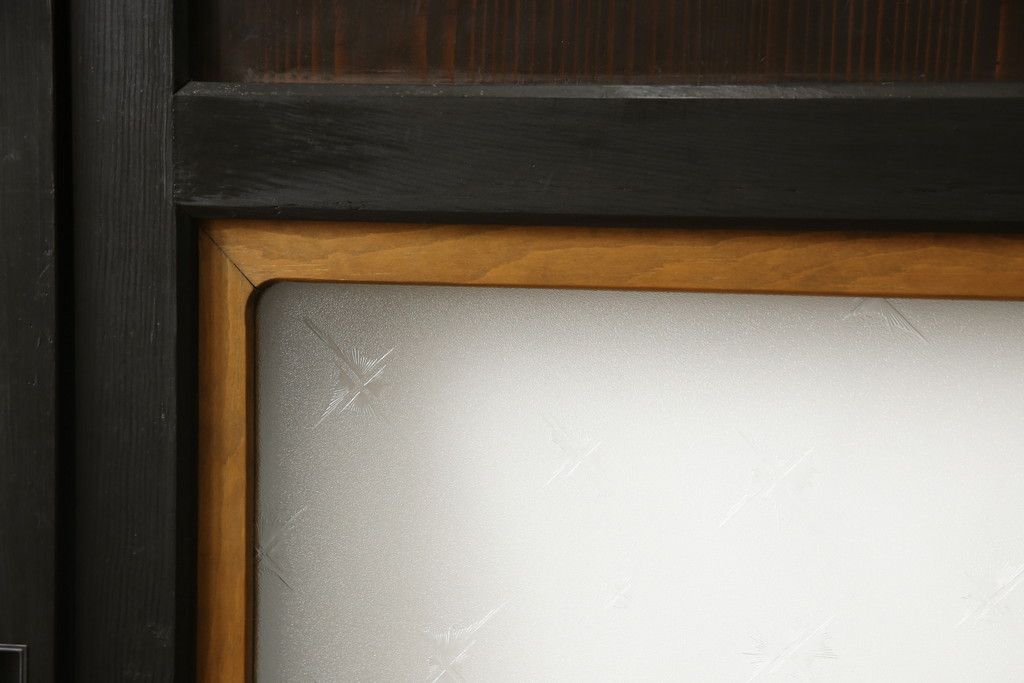 ガラス帯戸3枚をリペア&カスタム!高さをサイズし、調整式のV型戸車を取り付け。本体は現状の色味を活かして仕上げ。(建具、引き戸)