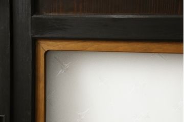 ガラス帯戸3枚をリペア&カスタム!高さをサイズし、調整式のV型戸車を取り付け。本体は現状の色味を活かして仕上げ。(建具、引き戸)