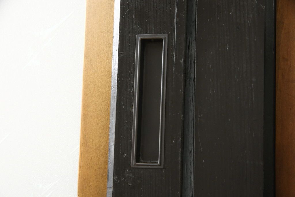 ガラス帯戸3枚をリペア&カスタム!高さをサイズし、調整式のV型戸車を取り付け。本体は現状の色味を活かして仕上げ。(建具、引き戸)