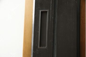 ガラス帯戸3枚をリペア&カスタム!高さをサイズし、調整式のV型戸車を取り付け。本体は現状の色味を活かして仕上げ。(建具、引き戸)