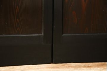 ガラス帯戸3枚をリペア&カスタム!高さをサイズし、調整式のV型戸車を取り付け。本体は現状の色味を活かして仕上げ。(建具、引き戸)