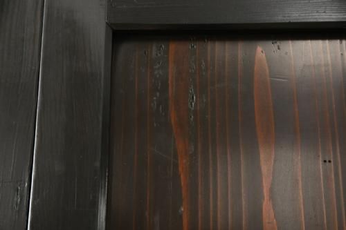 ガラス帯戸3枚をリペア&カスタム!高さをサイズし、調整式のV型戸車を取り付け。本体は現状の色味を活かして仕上げ。(建具、引き戸)