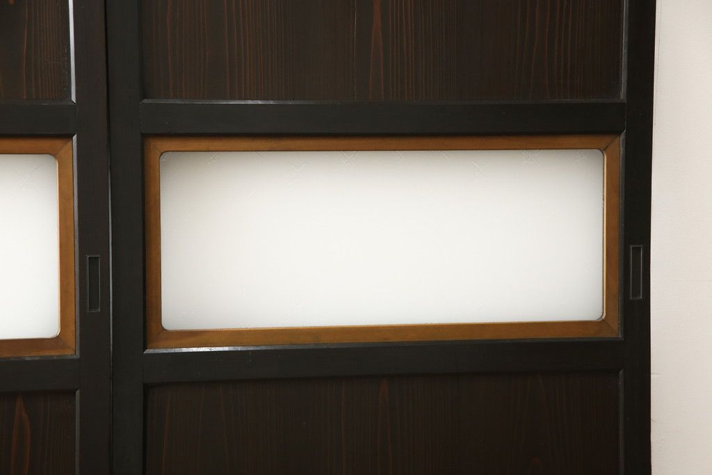 ガラス帯戸3枚をリペア&カスタム!高さをサイズし、調整式のV型戸車を取り付け。本体は現状の色味を活かして仕上げ。(建具、引き戸)