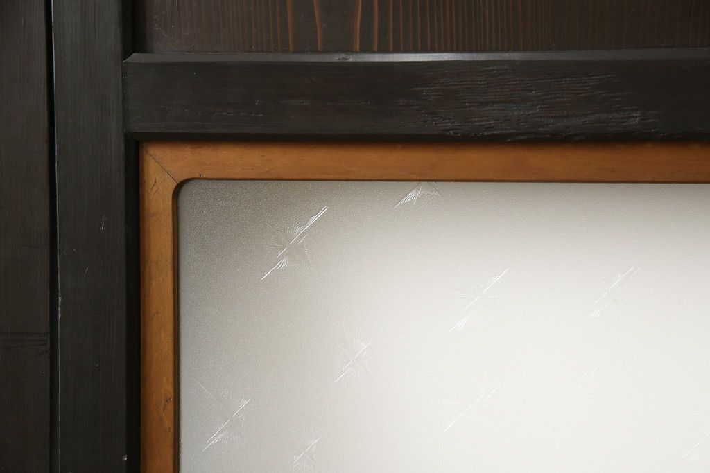 ガラス帯戸3枚をリペア&カスタム!高さをサイズし、調整式のV型戸車を取り付け。本体は現状の色味を活かして仕上げ。(建具、引き戸)