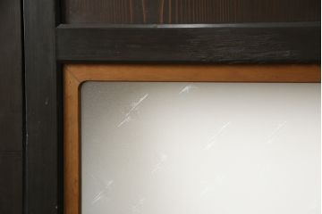 ガラス帯戸3枚をリペア&カスタム!高さをサイズし、調整式のV型戸車を取り付け。本体は現状の色味を活かして仕上げ。(建具、引き戸)