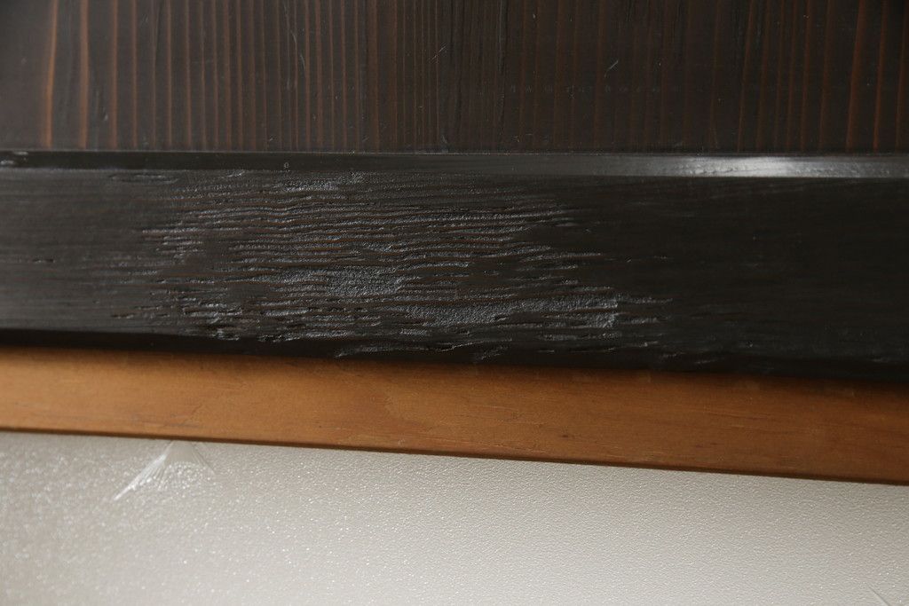 ガラス帯戸3枚をリペア&カスタム!高さをサイズし、調整式のV型戸車を取り付け。本体は現状の色味を活かして仕上げ。(建具、引き戸)