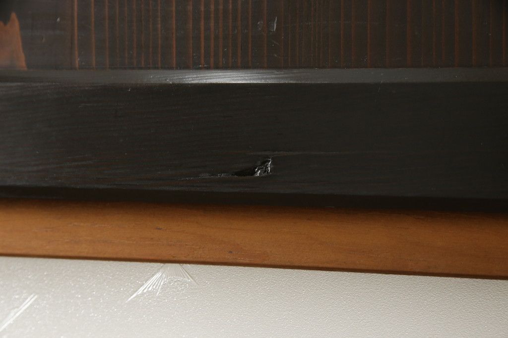 ガラス帯戸3枚をリペア&カスタム!高さをサイズし、調整式のV型戸車を取り付け。本体は現状の色味を活かして仕上げ。(建具、引き戸)