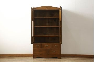 ブックケースをリペア&カスタム!欠損部分のガラスを交換し、棚受けと棚板2枚新規製作。修繕箇所・内部は本体と馴染ませて、現状のお品物に合わせて1トーン程落ち着いた色に着色。(本箱、戸棚、キャビネット)