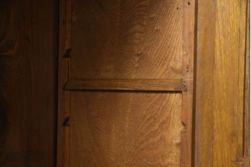 ブックケースをリペア&カスタム!欠損部分のガラスを交換し、棚受けと棚板2枚新規製作。修繕箇所・内部は本体と馴染ませて、現状のお品物に合わせて1トーン程落ち着いた色に着色。(本箱、戸棚、キャビネット)