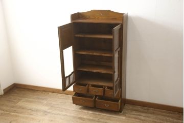 ブックケースをリペア&カスタム!欠損部分のガラスを交換し、棚受けと棚板2枚新規製作。修繕箇所・内部は本体と馴染ませて、現状のお品物に合わせて1トーン程落ち着いた色に着色。(本箱、戸棚、キャビネット)