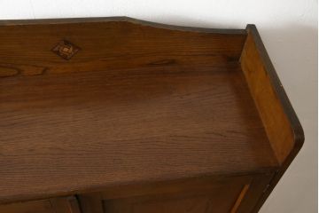 ブックケースをリペア&カスタム!欠損部分のガラスを交換し、棚受けと棚板2枚新規製作。修繕箇所・内部は本体と馴染ませて、現状のお品物に合わせて1トーン程落ち着いた色に着色。(本箱、戸棚、キャビネット)