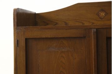 ブックケースをリペア&カスタム!欠損部分のガラスを交換し、棚受けと棚板2枚新規製作。修繕箇所・内部は本体と馴染ませて、現状のお品物に合わせて1トーン程落ち着いた色に着色。(本箱、戸棚、キャビネット)