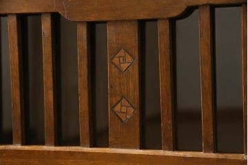 ブックケースをリペア&カスタム!欠損部分のガラスを交換し、棚受けと棚板2枚新規製作。修繕箇所・内部は本体と馴染ませて、現状のお品物に合わせて1トーン程落ち着いた色に着色。(本箱、戸棚、キャビネット)