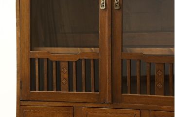 ブックケースをリペア&カスタム!欠損部分のガラスを交換し、棚受けと棚板2枚新規製作。修繕箇所・内部は本体と馴染ませて、現状のお品物に合わせて1トーン程落ち着いた色に着色。(本箱、戸棚、キャビネット)