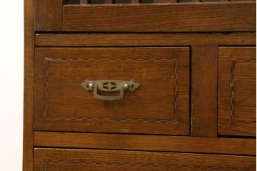 ブックケースをリペア&カスタム!欠損部分のガラスを交換し、棚受けと棚板2枚新規製作。修繕箇所・内部は本体と馴染ませて、現状のお品物に合わせて1トーン程落ち着いた色に着色。(本箱、戸棚、キャビネット)