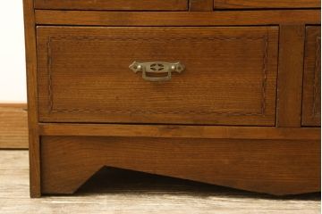 ブックケースをリペア&カスタム!欠損部分のガラスを交換し、棚受けと棚板2枚新規製作。修繕箇所・内部は本体と馴染ませて、現状のお品物に合わせて1トーン程落ち着いた色に着色。(本箱、戸棚、キャビネット)