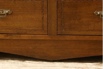 ブックケースをリペア&カスタム!欠損部分のガラスを交換し、棚受けと棚板2枚新規製作。修繕箇所・内部は本体と馴染ませて、現状のお品物に合わせて1トーン程落ち着いた色に着色。(本箱、戸棚、キャビネット)