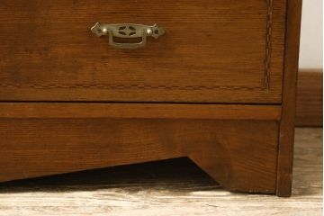 ブックケースをリペア&カスタム!欠損部分のガラスを交換し、棚受けと棚板2枚新規製作。修繕箇所・内部は本体と馴染ませて、現状のお品物に合わせて1トーン程落ち着いた色に着色。(本箱、戸棚、キャビネット)