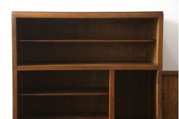 食器棚をリペア&カスタム!上段引き戸にゆらゆらガラスをはめこみ、下段引き戸内部に棚板を1枚製作。修繕箇所は本体と馴染ませ、現状のお品物に合わせて1トーン程落ち着いた色に着色。(収納棚、キャビネット)