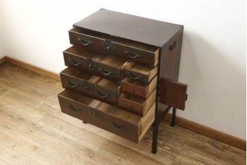 米沢小箪笥をリペア&カスタム!高さ・幅を調整して鉄脚を取り付け、現状のお品物に合わせて1トーン程落ち着いた色に着色。(枕箪笥、和タンス、小物収納、引き出し、整理箪笥、時代箪笥)