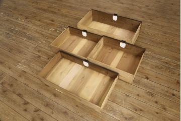 米沢小箪笥をリペア&カスタム!高さ・幅を調整して鉄脚を取り付け、現状のお品物に合わせて1トーン程落ち着いた色に着色。(枕箪笥、和タンス、小物収納、引き出し、整理箪笥、時代箪笥)