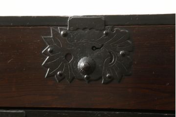 米沢小箪笥をリペア&カスタム!高さ・幅を調整して鉄脚を取り付け、現状のお品物に合わせて1トーン程落ち着いた色に着色。(枕箪笥、和タンス、小物収納、引き出し、整理箪笥、時代箪笥)