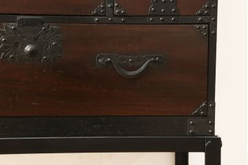 米沢小箪笥をリペア&カスタム!高さ・幅を調整して鉄脚を取り付け、現状のお品物に合わせて1トーン程落ち着いた色に着色。(枕箪笥、和タンス、小物収納、引き出し、整理箪笥、時代箪笥)