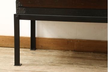 米沢小箪笥をリペア&カスタム!高さ・幅を調整して鉄脚を取り付け、現状のお品物に合わせて1トーン程落ち着いた色に着色。(枕箪笥、和タンス、小物収納、引き出し、整理箪笥、時代箪笥)