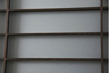 ガラス戸4枚をリペア&カスタム!高さと幅をリサイズし、ダークブラウン色に着色。(引き戸、建具)