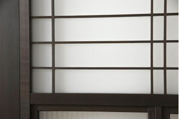 ガラス戸4枚をリペア&カスタム!高さと幅をリサイズし、ダークブラウン色に着色。(引き戸、建具)