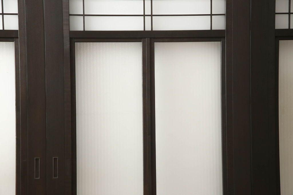 ガラス戸4枚をリペア&カスタム!高さと幅をリサイズし、ダークブラウン色に着色。(引き戸、建具)