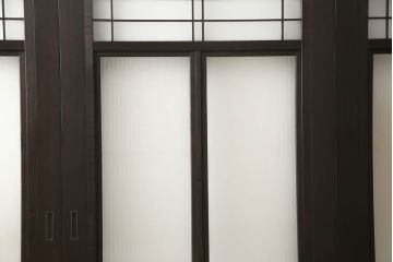 ガラス戸4枚をリペア&カスタム!高さと幅をリサイズし、ダークブラウン色に着色。(引き戸、建具)